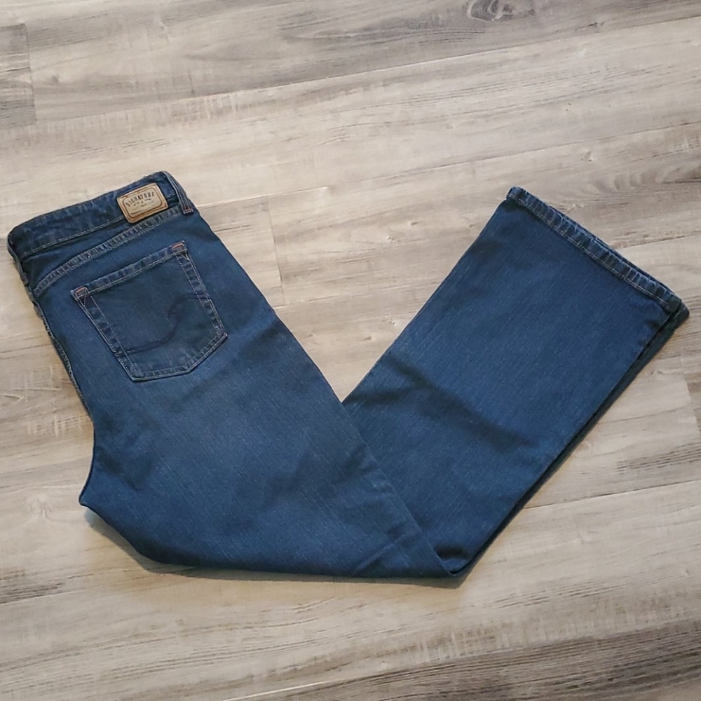 Signature Levi size 14 Blue Jeansmidrise boot cut